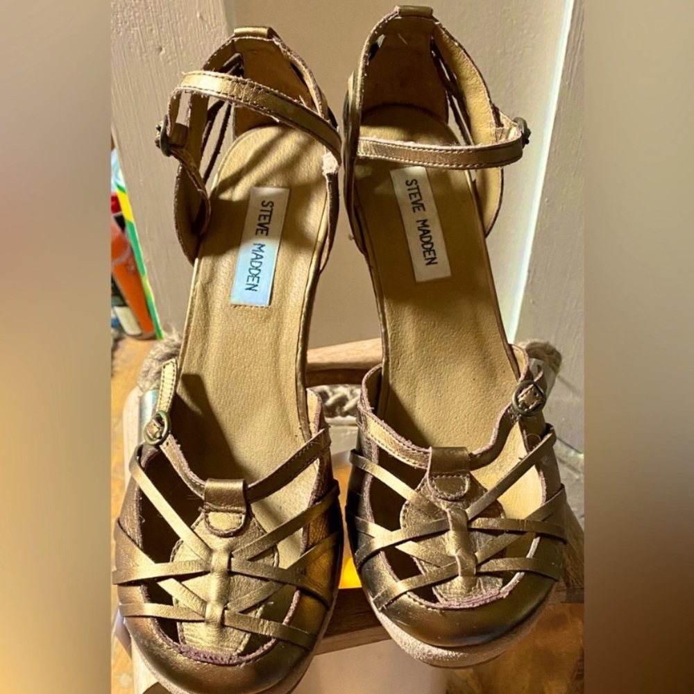 Steve Madden Gold and Brown Platform Shoes with Strappy Design